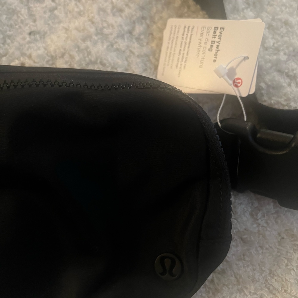 Lululemon belt bag (original ) NWT black on black